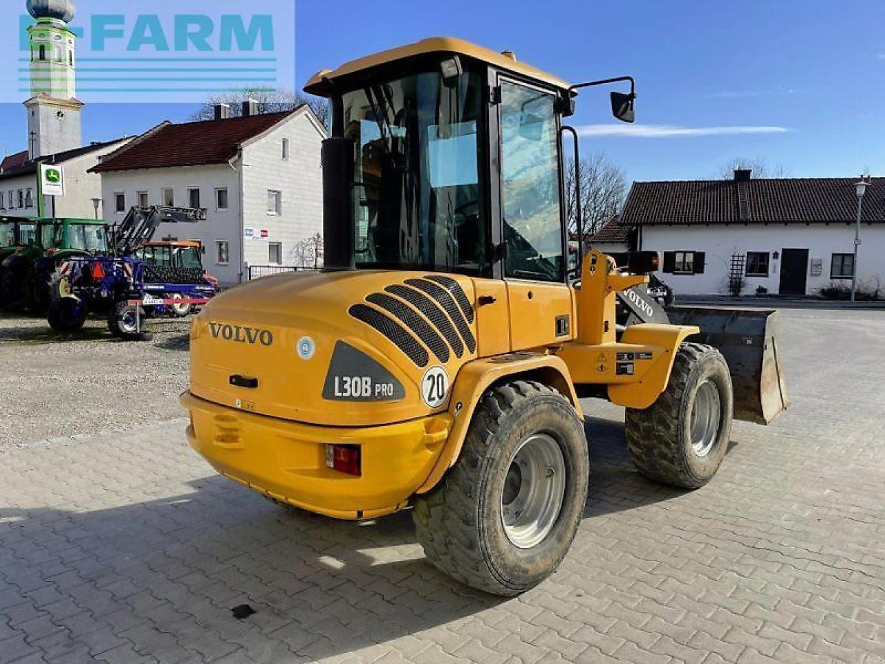 Volvo l 30b pro - Mini bager: slika 4 Volvo l 30b pro - Mini bager: slika 4