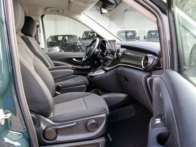 MERCEDES-BENZ EQV 300 lang,7Sitze,2xelektr.Schiebetür,EasyPack... - Potniški kombi, Električno dostavno vozilo: slika 4 MERCEDES-BENZ EQV 300 lang,7Sitze,2xelektr.Schiebetür,EasyPack... - Potniški kombi, Električno dostavno vozilo: slika 4