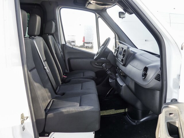 MERCEDES-BENZ Sprinter 214 CDI Kasten,3924,MBUX,Kamera - Mali kombi: slika 2 MERCEDES-BENZ Sprinter 214 CDI Kasten,3924,MBUX,Kamera - Mali kombi: slika 2