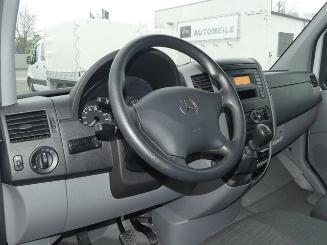 MERCEDES-BENZ Sprinter 311 CDI DOKA Pritsche,AHK,Standheizung - Dostavno vozilo s kesonom, Dostavno vozilo z dvojno kabino: slika 4 MERCEDES-BENZ Sprinter 311 CDI DOKA Pritsche,AHK,Standheizung - Dostavno vozilo s kesonom, Dostavno vozilo z dvojno kabino: slika 4