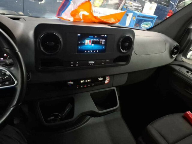 MERCEDES-BENZ Sprinter 315 CDI Kasten,3924mm,Automatik,LED... - Furgon: slika 4 MERCEDES-BENZ Sprinter 315 CDI Kasten,3924mm,Automatik,LED... - Furgon: slika 4