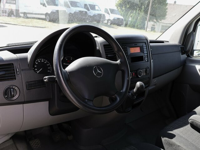 MERCEDES-BENZ Sprinter 316CDI Pritsche,Allrad,Klima - Dostavno vozilo s ponjavo: slika 4 MERCEDES-BENZ Sprinter 316CDI Pritsche,Allrad,Klima - Dostavno vozilo s ponjavo: slika 4