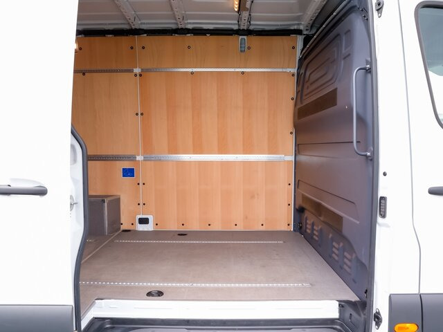 MERCEDES-BENZ Sprinter 317 CDI Kasten,L2H2,MBUX,Kamera - Furgon: slika 2 MERCEDES-BENZ Sprinter 317 CDI Kasten,L2H2,MBUX,Kamera - Furgon: slika 2