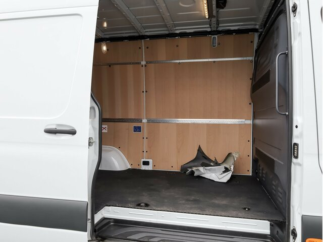 MERCEDES-BENZ Sprinter 317 CDI,L2H2,Automatik,Kamera,LED - Furgon: slika 2 MERCEDES-BENZ Sprinter 317 CDI,L2H2,Automatik,Kamera,LED - Furgon: slika 2