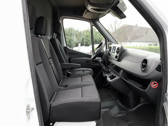 MERCEDES-BENZ Sprinter317CDI Maxi Koffer,LBW,Klima,Kamera - Dostavno vozilo z zabojnikom: slika 2 MERCEDES-BENZ Sprinter317CDI Maxi Koffer,LBW,Klima,Kamera - Dostavno vozilo z zabojnikom: slika 2