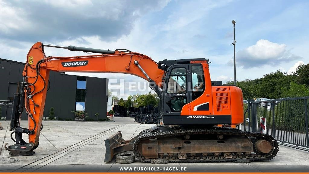 Doosan Kettenbagger DX 235 LCR-5, hyd. SW OilQuick 70-55 - Bager goseničar: slika 3 Doosan Kettenbagger DX 235 LCR-5, hyd. SW OilQuick 70-55 - Bager goseničar: slika 3