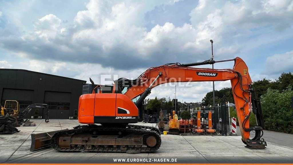 Doosan Kettenbagger DX 235 LCR-5, hyd. SW OilQuick 70-55 - Bager goseničar: slika 1 Doosan Kettenbagger DX 235 LCR-5, hyd. SW OilQuick 70-55 - Bager goseničar: slika 1