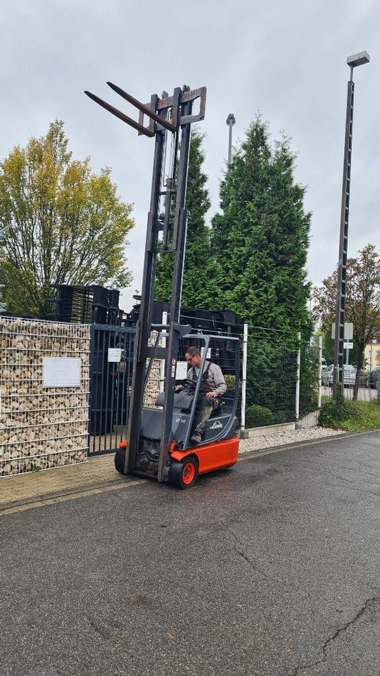 Linde E 14-02, Tripplex bis 4,5 m, Hubkraft 1.400 kg - Električni viličar: slika 1 Linde E 14-02, Tripplex bis 4,5 m, Hubkraft 1.400 kg - Električni viličar: slika 1