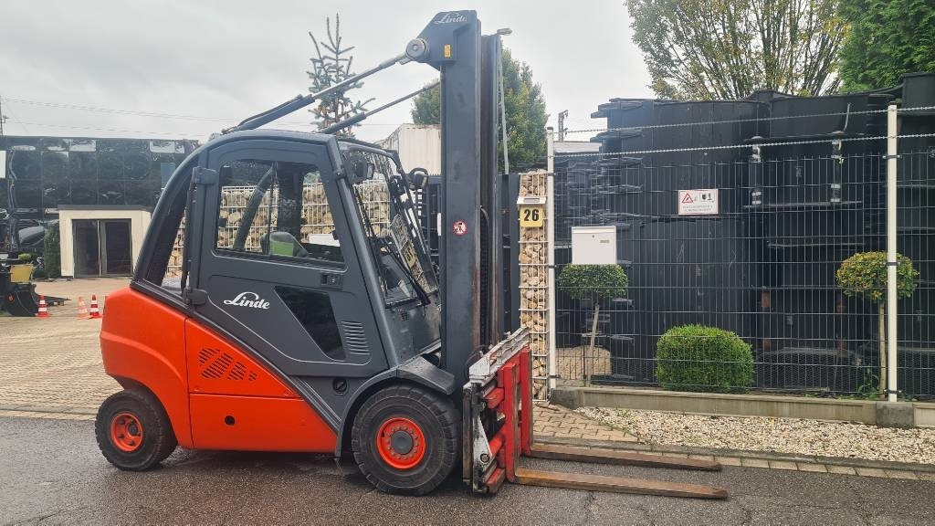 Linde H 30 D, Seitenschieber, Positionierer, Triplex - Diesel viličar: slika 2 Linde H 30 D, Seitenschieber, Positionierer, Triplex - Diesel viličar: slika 2