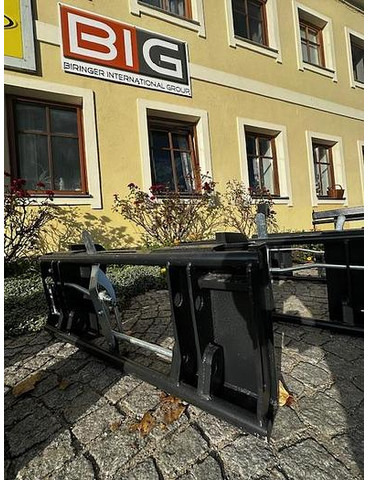 Big Genie / Terex Adapter passend zu Euro Aufnahme - Priključek: slika 1 Big Genie / Terex Adapter passend zu Euro Aufnahme - Priključek: slika 1