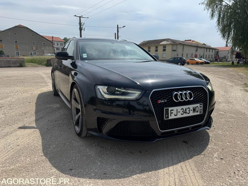 AUDI A4 RS4 - 2013 - 155 000KM - Avtomobil: slika 2 AUDI A4 RS4 - 2013 - 155 000KM - Avtomobil: slika 2