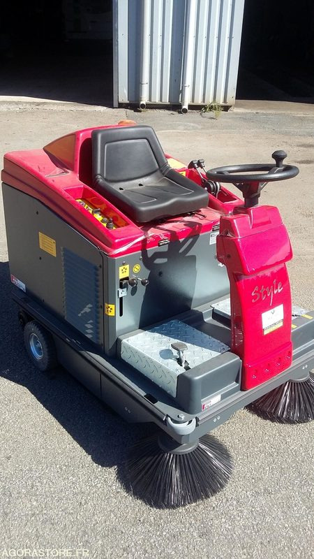 BALAYEUSE ELECTRIQUE A BATTERIES STYLE E70 - 2023 - Vozilo za pometanje: slika 3 BALAYEUSE ELECTRIQUE A BATTERIES STYLE E70 - 2023 - Vozilo za pometanje: slika 3