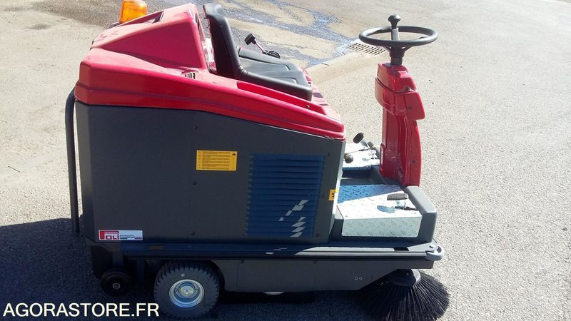 BALAYEUSE ELECTRIQUE A BATTERIES STYLE E70 - 2023 - Vozilo za pometanje: slika 2 BALAYEUSE ELECTRIQUE A BATTERIES STYLE E70 - 2023 - Vozilo za pometanje: slika 2