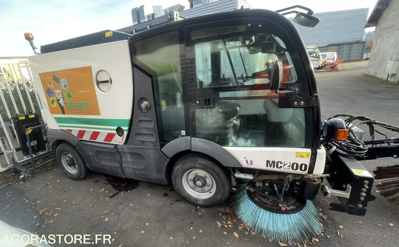 BALAYEUSE MATHIEU AZURA DE 2013 - Vozilo za pometanje: slika 2 BALAYEUSE MATHIEU AZURA DE 2013 - Vozilo za pometanje: slika 2