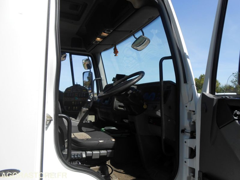 BALAYEUSE RENAULT PL - Vozilo za pometanje: slika 3 BALAYEUSE RENAULT PL - Vozilo za pometanje: slika 3