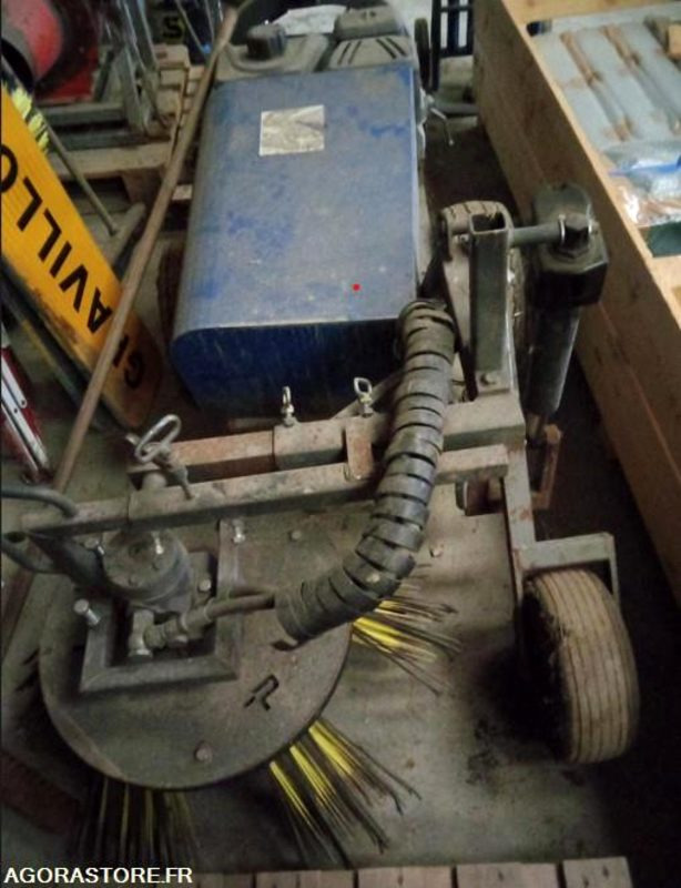 BALAYEUSE THERMIQUE - Vozilo za pometanje: slika 1 BALAYEUSE THERMIQUE - Vozilo za pometanje: slika 1