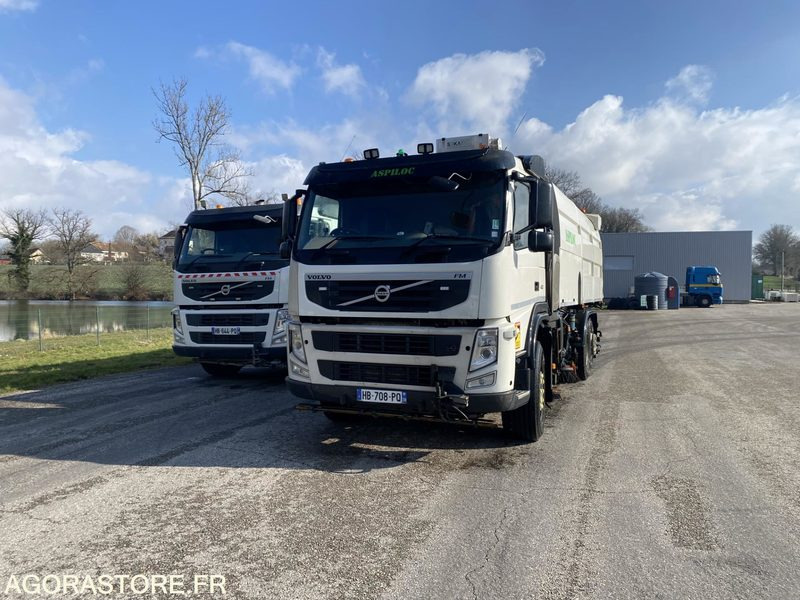BALAYEUSE VOLVO BLANC 6 ROUES - ANNEE 2013 - 245000KMS - Vozilo za pometanje: slika 2 BALAYEUSE VOLVO BLANC 6 ROUES - ANNEE 2013 - 245000KMS - Vozilo za pometanje: slika 2