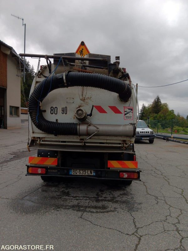 BALAYEUSE de Voiries- RENAULT MIDLUM 220 DXI avec aspiratrice EUROVOIRIE 3620h - Vozilo za pometanje: slika 3 BALAYEUSE de Voiries- RENAULT MIDLUM 220 DXI avec aspiratrice EUROVOIRIE 3620h - Vozilo za pometanje: slika 3