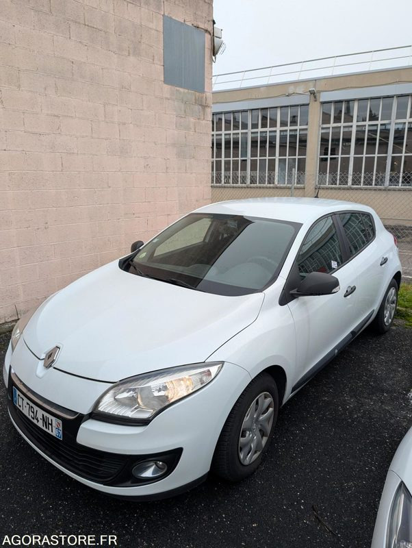 BERLINE MEGANE RENAULT 1.5 DCI BON ETAT 5 PLACES 200 010 KM - Avtomobil: slika 3 BERLINE MEGANE RENAULT 1.5 DCI BON ETAT 5 PLACES 200 010 KM - Avtomobil: slika 3