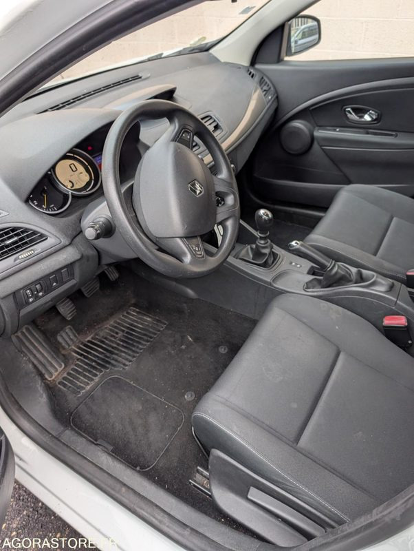 BERLINE MEGANE RENAULT 1.5 DCI BON ETAT 5 PLACES 200 010 KM - Avtomobil: slika 2 BERLINE MEGANE RENAULT 1.5 DCI BON ETAT 5 PLACES 200 010 KM - Avtomobil: slika 2