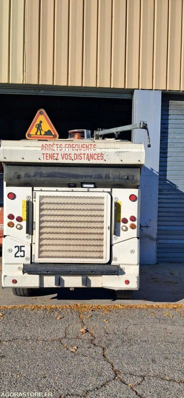 Balayeuse Euroclean Sicas modèle Millennium " New Generation" - Vozilo za pometanje: slika 4 Balayeuse Euroclean Sicas modèle Millennium " New Generation" - Vozilo za pometanje: slika 4