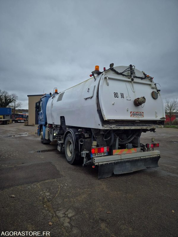 Balayeuse Eurovoirie Optifant 70 TA THP - 2012 - 242 000 heures - Vozilo za pometanje: slika 4 Balayeuse Eurovoirie Optifant 70 TA THP - 2012 - 242 000 heures - Vozilo za pometanje: slika 4