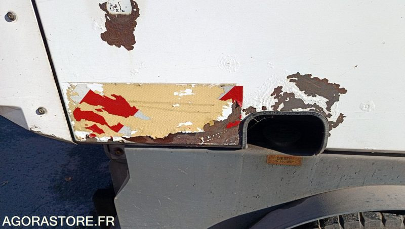 Balayeuse - Mathieu Ravo 560 - 2008 - 894640km - Vozilo za pometanje: slika 4 Balayeuse - Mathieu Ravo 560 - 2008 - 894640km - Vozilo za pometanje: slika 4