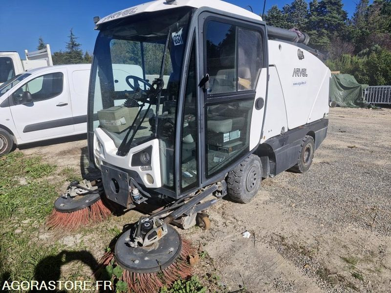 Balayeuse SCHMIDT 2242 heures 2017 - Vozilo za pometanje: slika 1 Balayeuse SCHMIDT 2242 heures 2017 - Vozilo za pometanje: slika 1