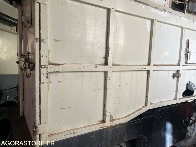 Balayeuse de voiries Mathieu Ravo 4000 - Vozilo za pometanje: slika 4 Balayeuse de voiries Mathieu Ravo 4000 - Vozilo za pometanje: slika 4