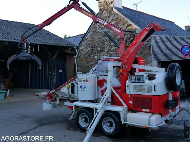 Broyeur Multi végétaux avec grue radiocommandée BUGNOT BVE11 - Vrtna oprema: slika 4 Broyeur Multi végétaux avec grue radiocommandée BUGNOT BVE11 - Vrtna oprema: slika 4