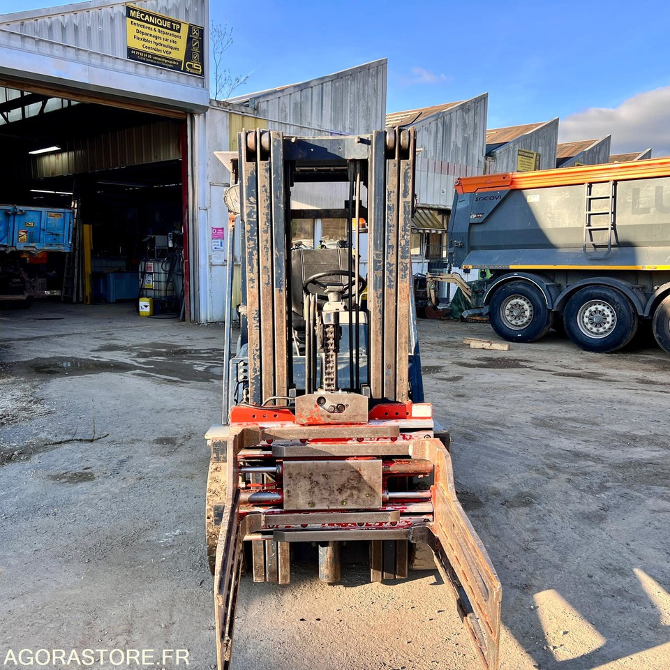 CHARIOT ÉLÉVATEUR À GAZ KOMATSU FG25T-11E AVEC PINCES - 1995 / 7938 HEURES - Diesel viličar: slika 5 CHARIOT ÉLÉVATEUR À GAZ KOMATSU FG25T-11E AVEC PINCES - 1995 / 7938 HEURES - Diesel viličar: slika 5