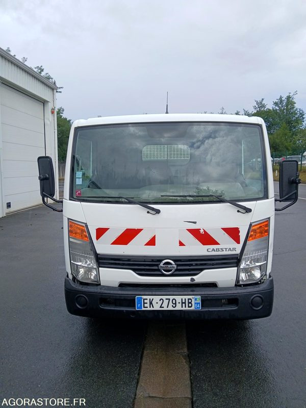 Camion plateau Nissan - 2008 - 230.040 km - Dostavno vozilo prekucnik: slika 3 Camion plateau Nissan - 2008 - 230.040 km - Dostavno vozilo prekucnik: slika 3