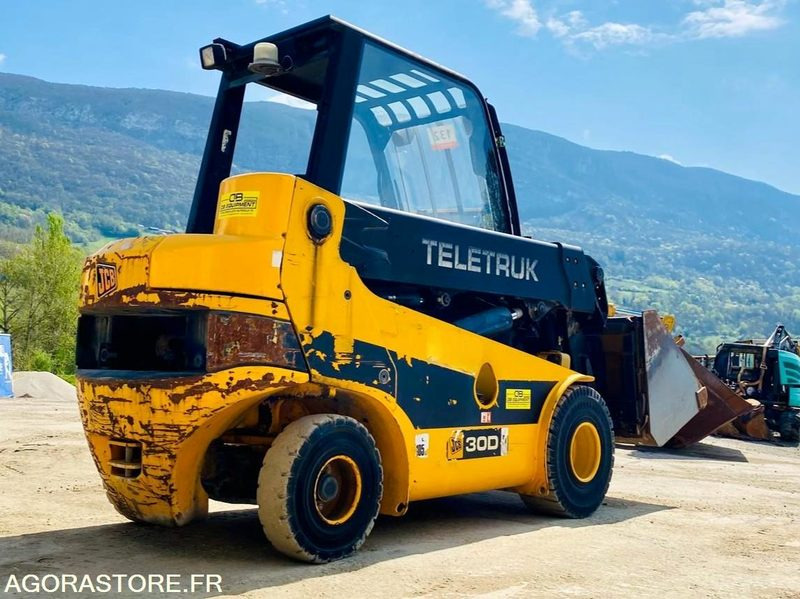 Chariot télescopique Teletruk JCB TLT30D - Année 2004 - 3870 h - Teleskopski viličar: slika 4 Chariot télescopique Teletruk JCB TLT30D - Année 2004 - 3870 h - Teleskopski viličar: slika 4