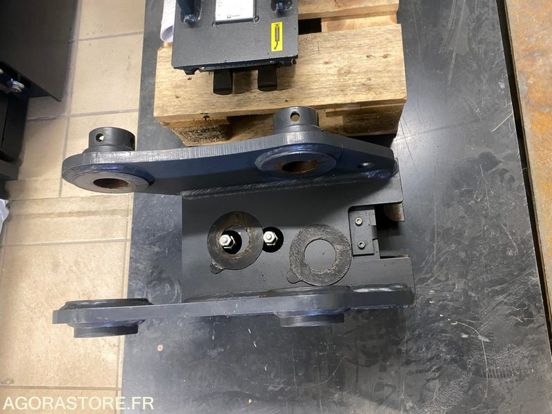 Coupleur hydraulique + 3 godets Neufs pour pelle 6T - Gradbena oprema: slika 4 Coupleur hydraulique + 3 godets Neufs pour pelle 6T - Gradbena oprema: slika 4