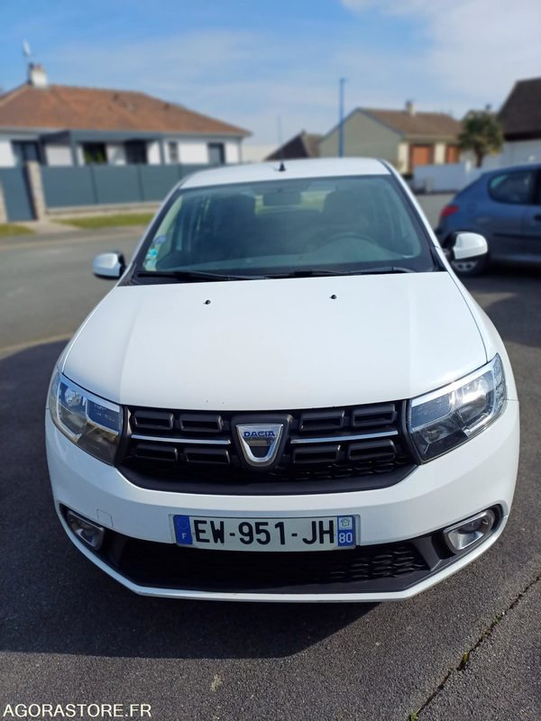 DACIA SANDERO EW-951-JH - 2018 - 179 000 km - Avtomobil: slika 1 DACIA SANDERO EW-951-JH - 2018 - 179 000 km - Avtomobil: slika 1