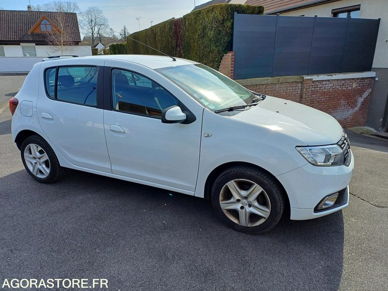 DACIA SANDERO EW-951-JH - 2018 - 179 000 km - Avtomobil: slika 2 DACIA SANDERO EW-951-JH - 2018 - 179 000 km - Avtomobil: slika 2