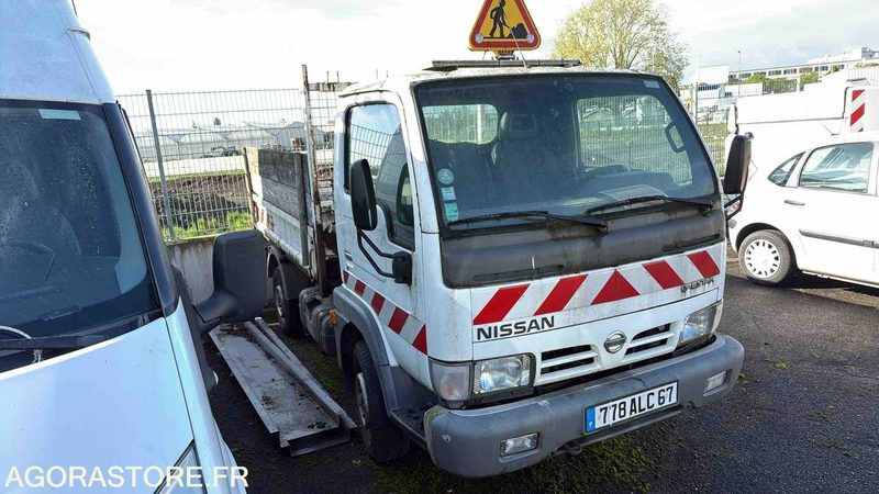 Nissan - Cabstar - 2004 - 49711KMS - 778ALC67 - Dostavno vozilo: slika 2 Nissan - Cabstar - 2004 - 49711KMS - 778ALC67 - Dostavno vozilo: slika 2