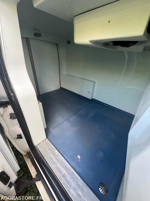FIAT- SCUDO - 2015 - 350 000 KM - FRIGORIFIQUE MULTI TEMPERATURE - Hladilno vozilo: slika 4 FIAT- SCUDO - 2015 - 350 000 KM - FRIGORIFIQUE MULTI TEMPERATURE - Hladilno vozilo: slika 4
