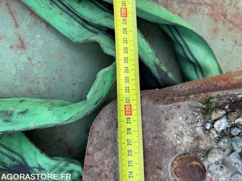 GODET DE CHARGEUR 2800 LITRES EN ATTACHE TYPE VOLVO - Žlica za nakladalnik: slika 5 GODET DE CHARGEUR 2800 LITRES EN ATTACHE TYPE VOLVO - Žlica za nakladalnik: slika 5