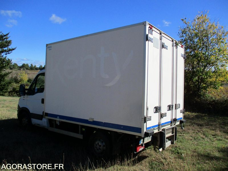 IVECO 35S13 de 2013 chassis cabine frigorifique - Hladilno vozilo: slika 3 IVECO 35S13 de 2013 chassis cabine frigorifique - Hladilno vozilo: slika 3