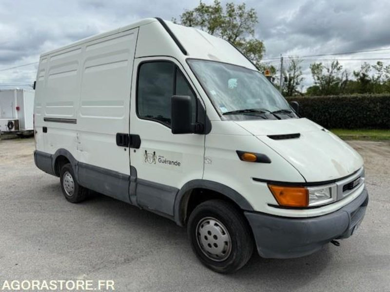 IVECO DAILY - 2003 - 173808KMS - Furgon: slika 5 IVECO DAILY - 2003 - 173808KMS - Furgon: slika 5
