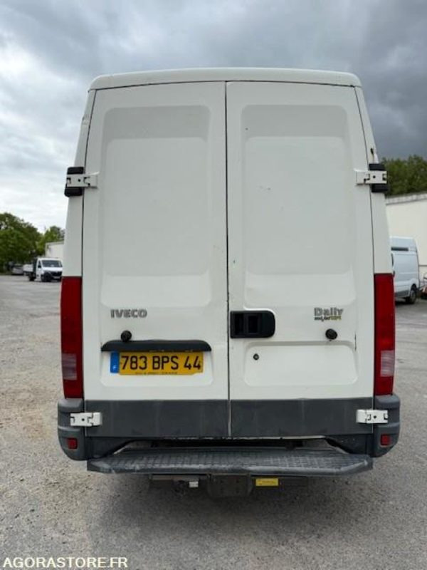 IVECO DAILY - 2003 - 173808KMS - Furgon: slika 4 IVECO DAILY - 2003 - 173808KMS - Furgon: slika 4