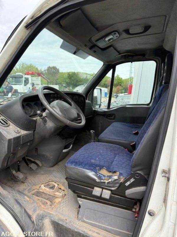 IVECO DAILY - 2003 - 173808KMS - Furgon: slika 2 IVECO DAILY - 2003 - 173808KMS - Furgon: slika 2