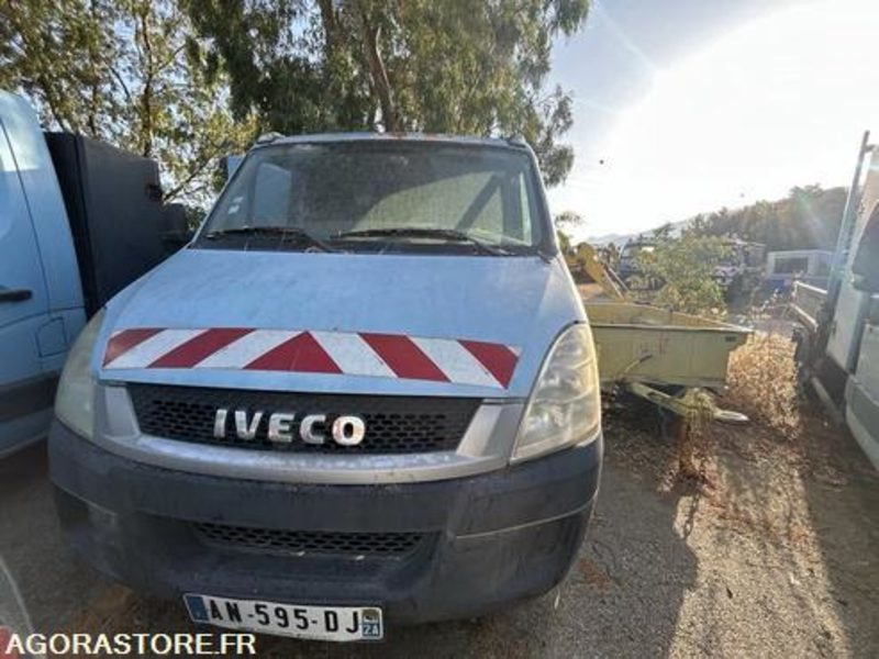 IVECO DAILY - 2010 - 156734KM - AN595DJ - Furgon: slika 2 IVECO DAILY - 2010 - 156734KM - AN595DJ - Furgon: slika 2