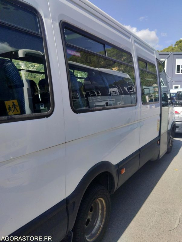 IVECO DAILY N°142064 - Minibus, Potniški kombi: slika 2 IVECO DAILY N°142064 - Minibus, Potniški kombi: slika 2