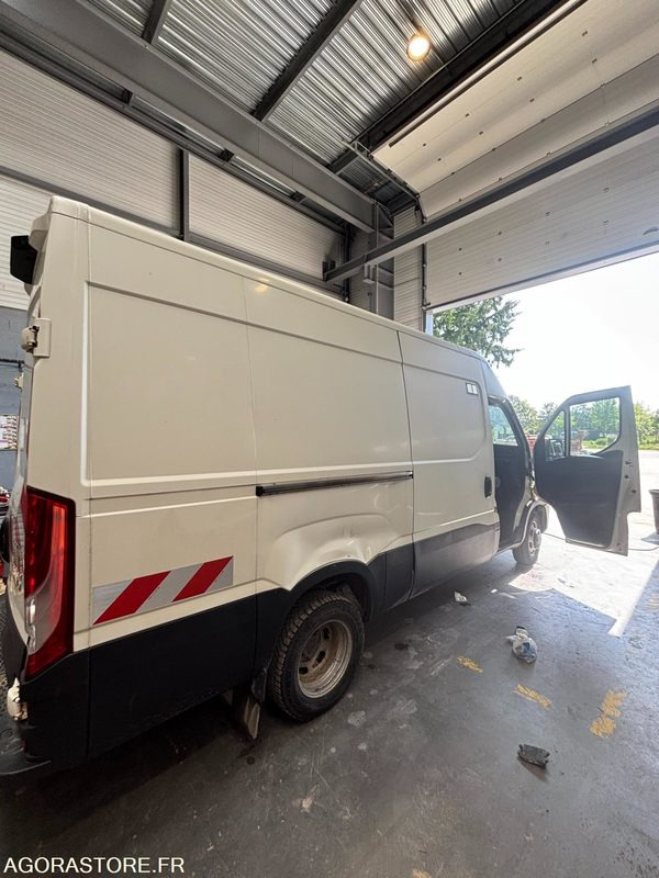 IVECO Daily 35C13 -  2015 / 277922 KM (GTM17063) - Furgon: slika 4 IVECO Daily 35C13 -  2015 / 277922 KM (GTM17063) - Furgon: slika 4
