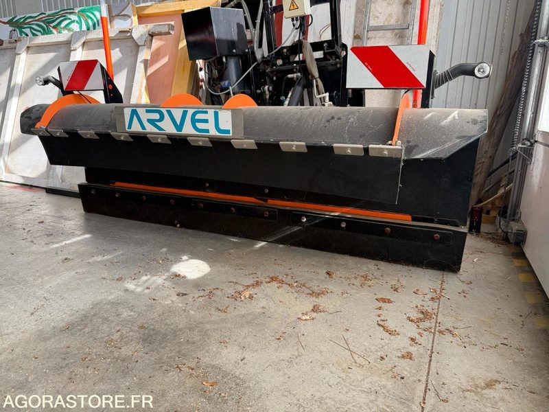 LAME A NEIGE AVEC FIXATION - Snežni plug: slika 1 LAME A NEIGE AVEC FIXATION - Snežni plug: slika 1