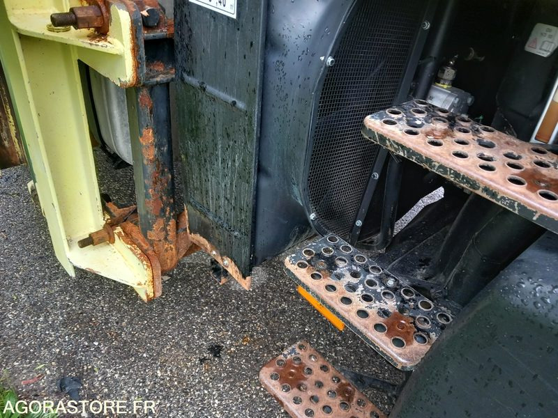 MERCEDES UNIMOG 4X4 4RD AVEC SALEUSE ET AILERONS KU0105 SL0307 AB0107 AB0107 - Vozilo za zimsko službo: slika 4 MERCEDES UNIMOG 4X4 4RD AVEC SALEUSE ET AILERONS KU0105 SL0307 AB0107 AB0107 - Vozilo za zimsko službo: slika 4