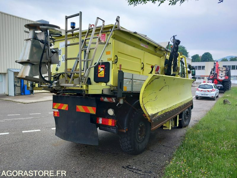 MERCEDES UNIMOG 4X4 4RD AVEC SALEUSE ET AILERONS KU0105 SL0307 AB0107 AB0107 - Vozilo za zimsko službo: slika 2 MERCEDES UNIMOG 4X4 4RD AVEC SALEUSE ET AILERONS KU0105 SL0307 AB0107 AB0107 - Vozilo za zimsko službo: slika 2