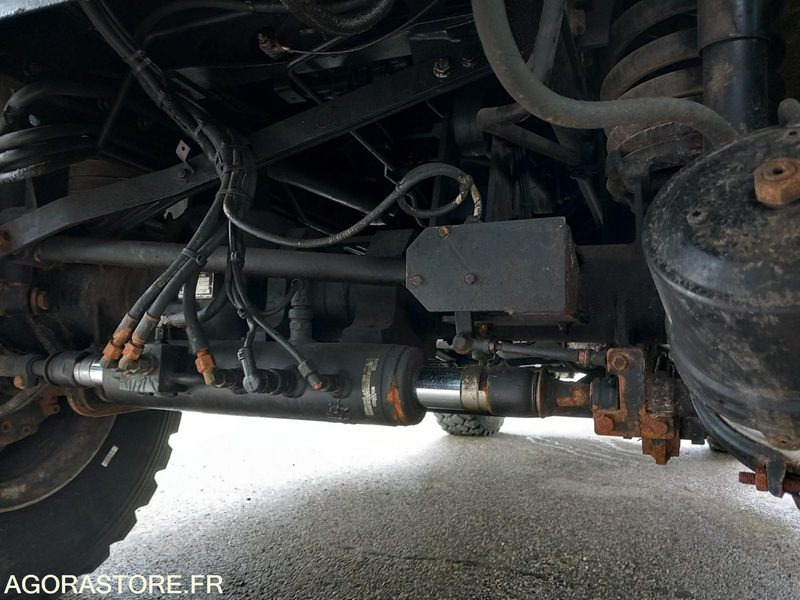 MERCEDES UNIMOG 4X4 4RD AVEC SALEUSE ET AILERONS KU0105 SL0307 AB0107 AB0107 - Vozilo za zimsko službo: slika 5 MERCEDES UNIMOG 4X4 4RD AVEC SALEUSE ET AILERONS KU0105 SL0307 AB0107 AB0107 - Vozilo za zimsko službo: slika 5
